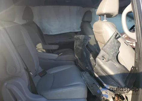 2018 Honda Odyssey Exl z USA, uszkodzony, nr VIN 5FNRL6H71JB102560